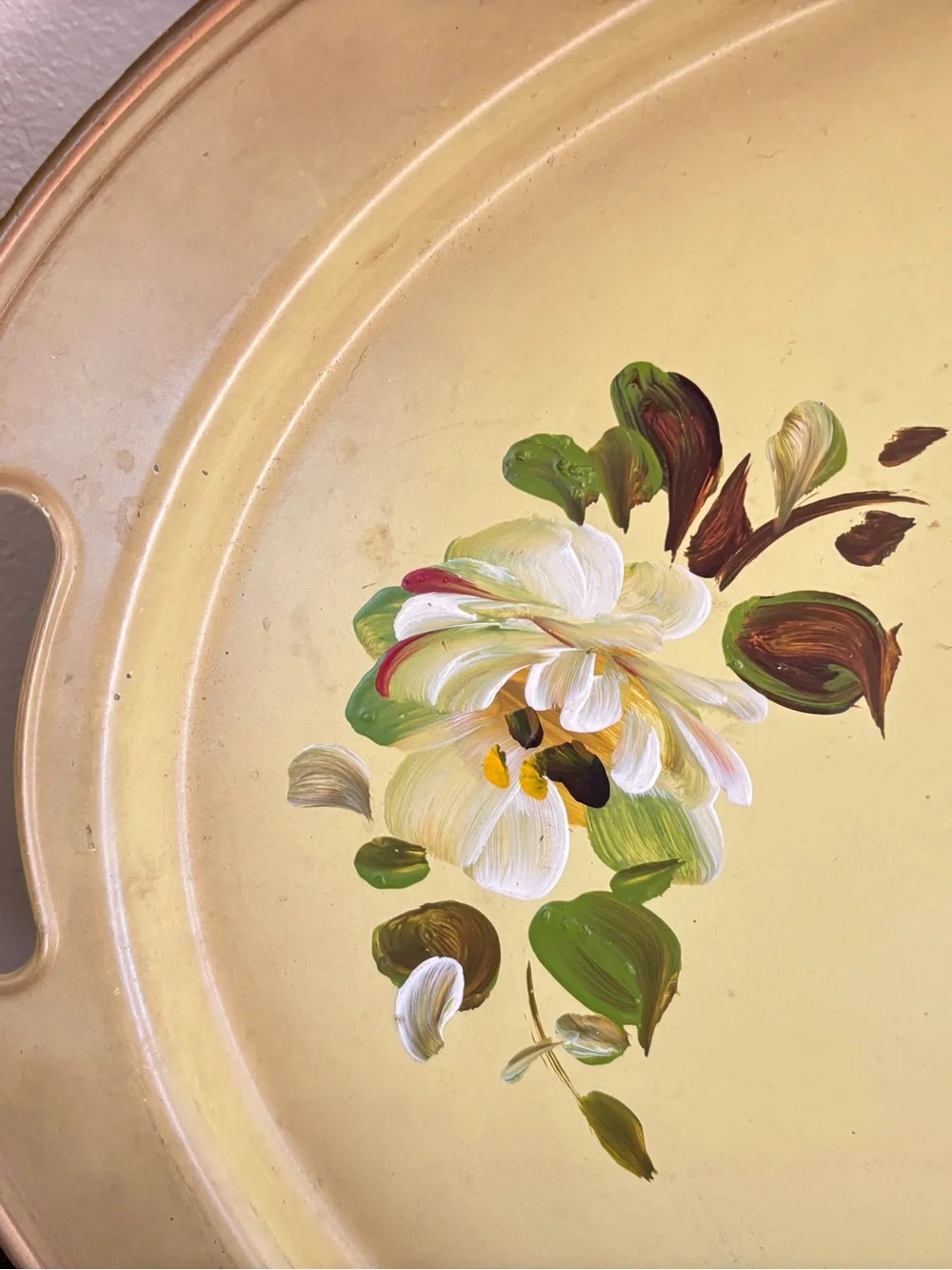 Metal tray, vintage tole painted. Integrated handles. Large